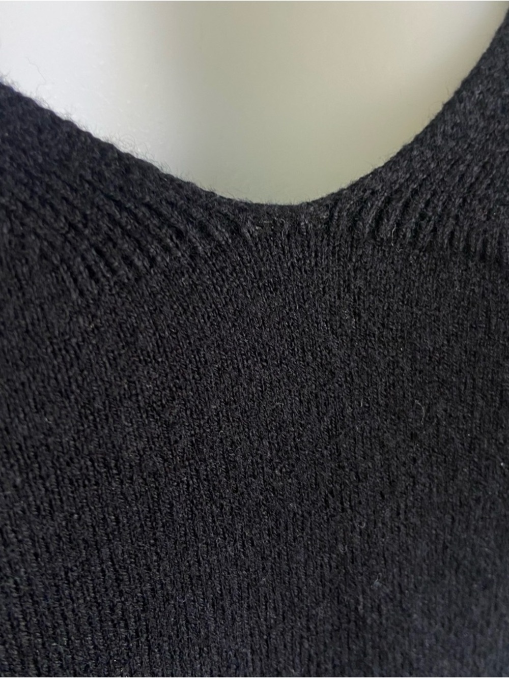 nuuds Luxe Knit Black V-Neck‎ Relaxed Sweater XL - Picture 8 of 13